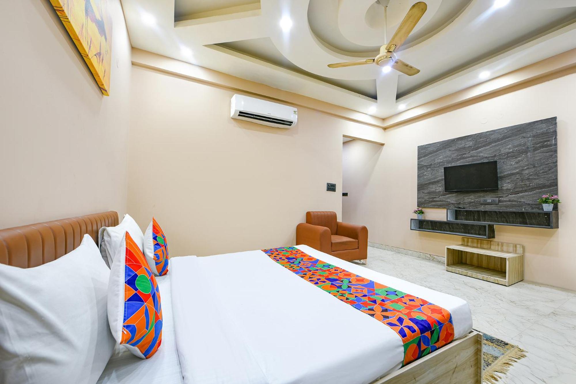 Fabhotel Vibe Noida Exterior photo