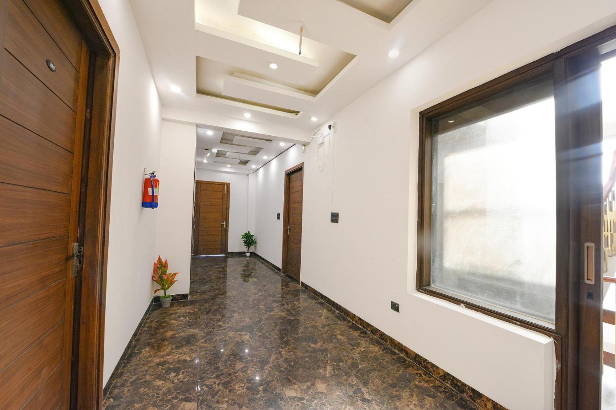 Fabhotel Vibe Noida Exterior photo