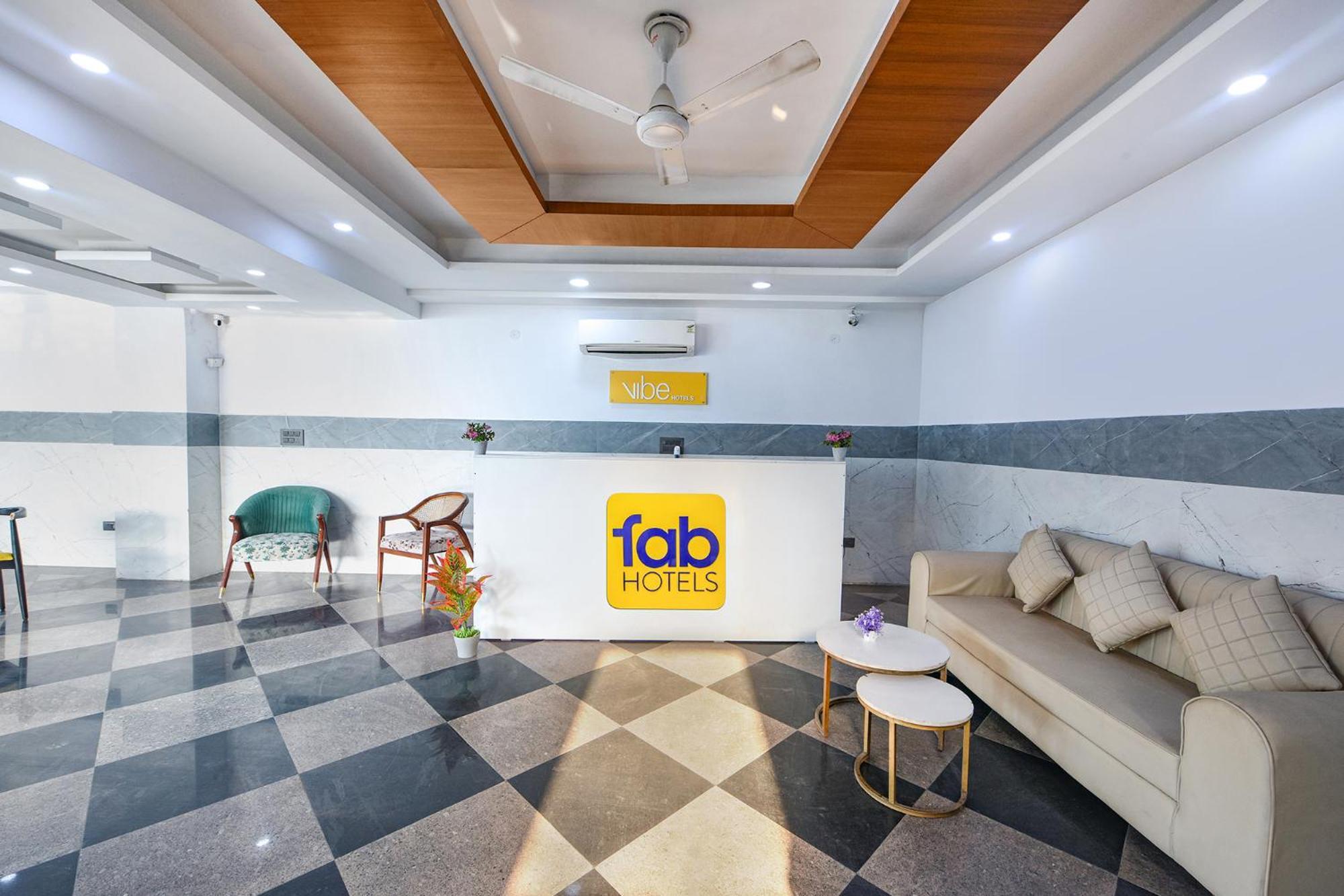 Fabhotel Vibe Noida Exterior photo