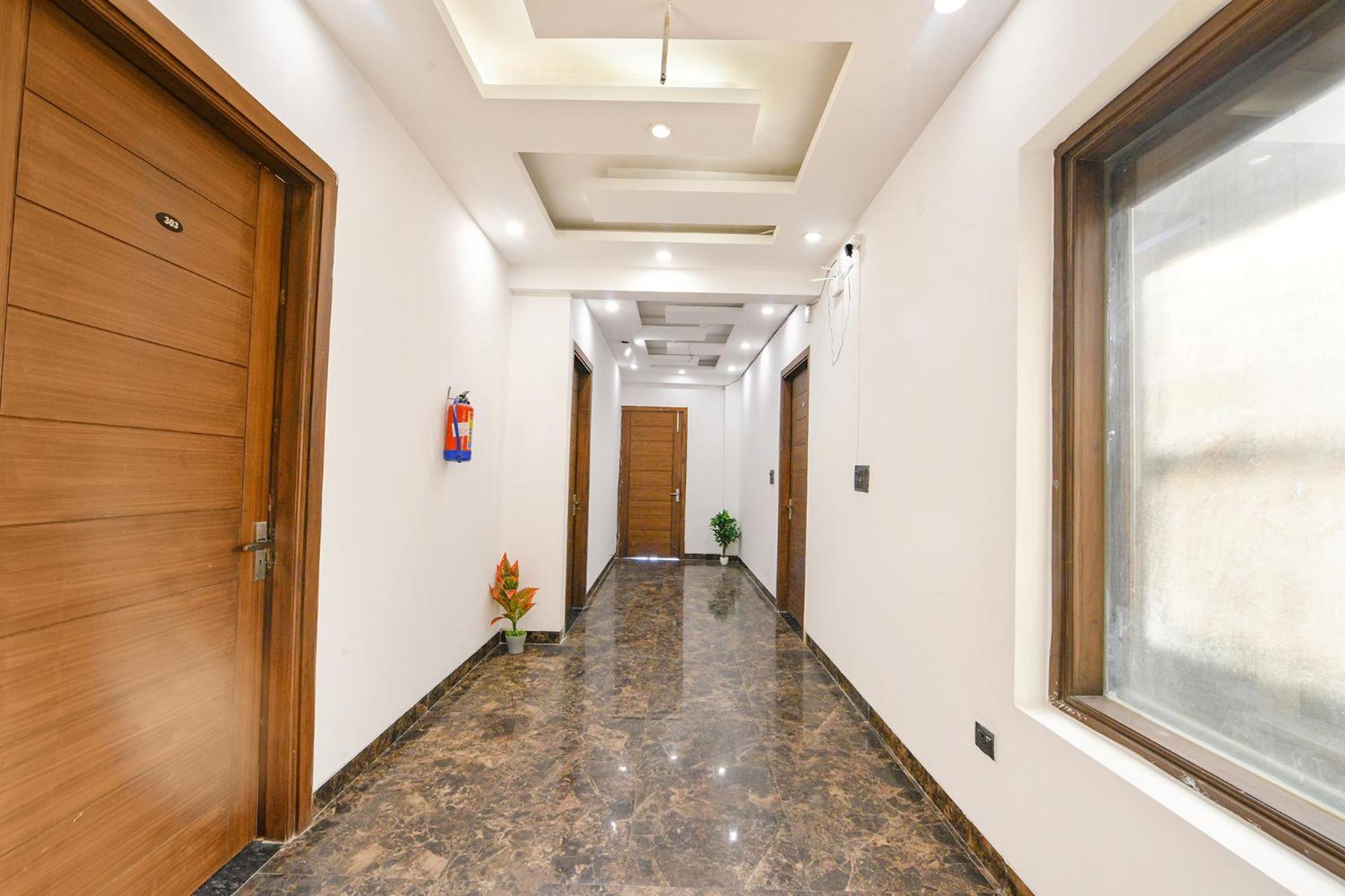Fabhotel Vibe Noida Exterior photo