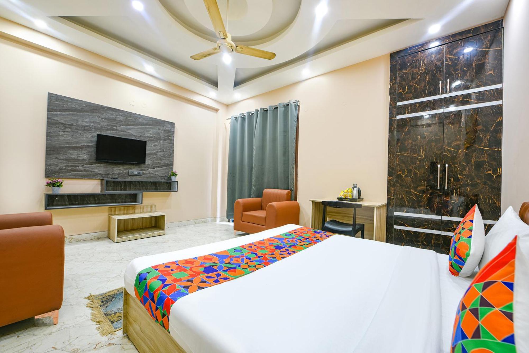 Fabhotel Vibe Noida Exterior photo