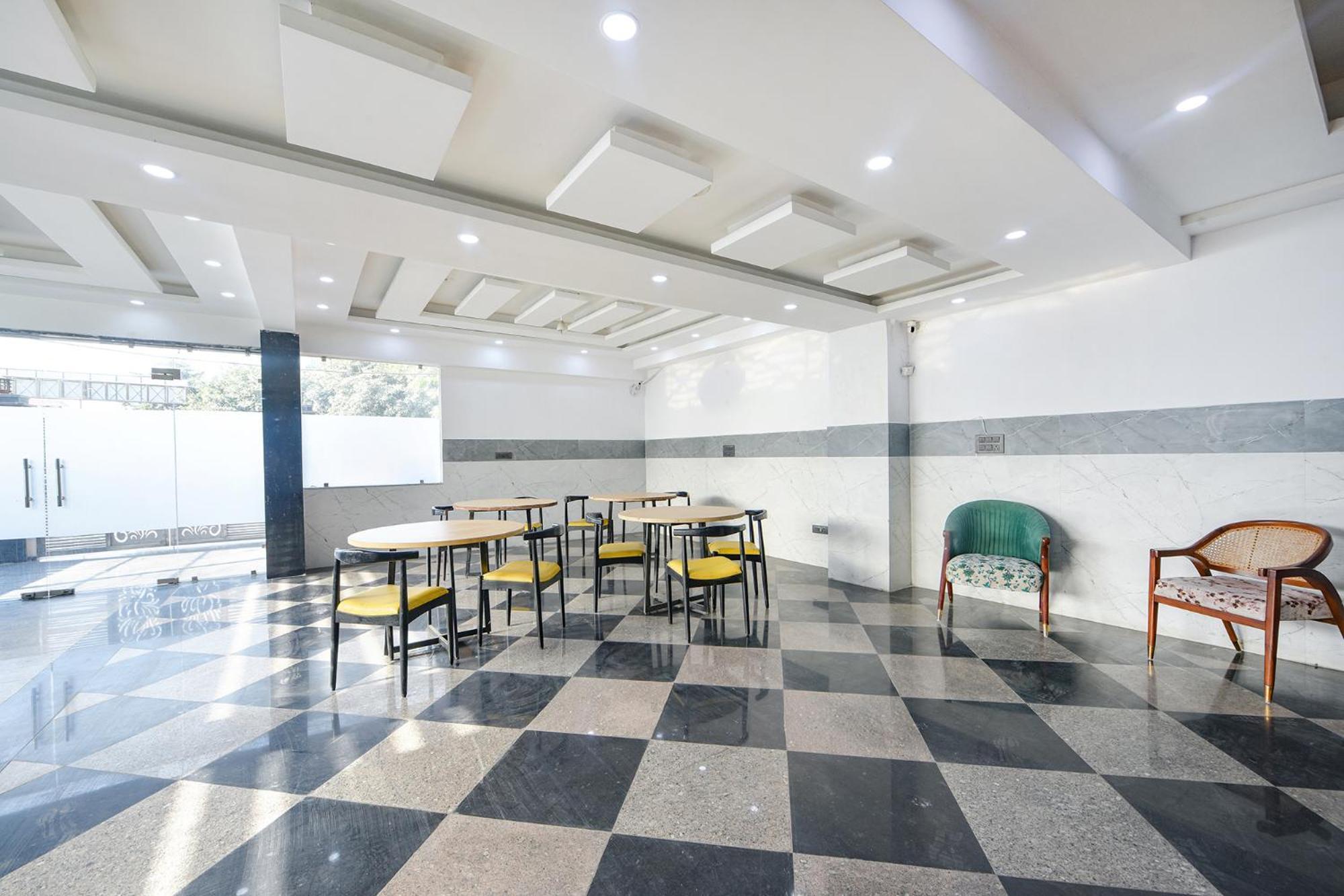 Fabhotel Vibe Noida Exterior photo