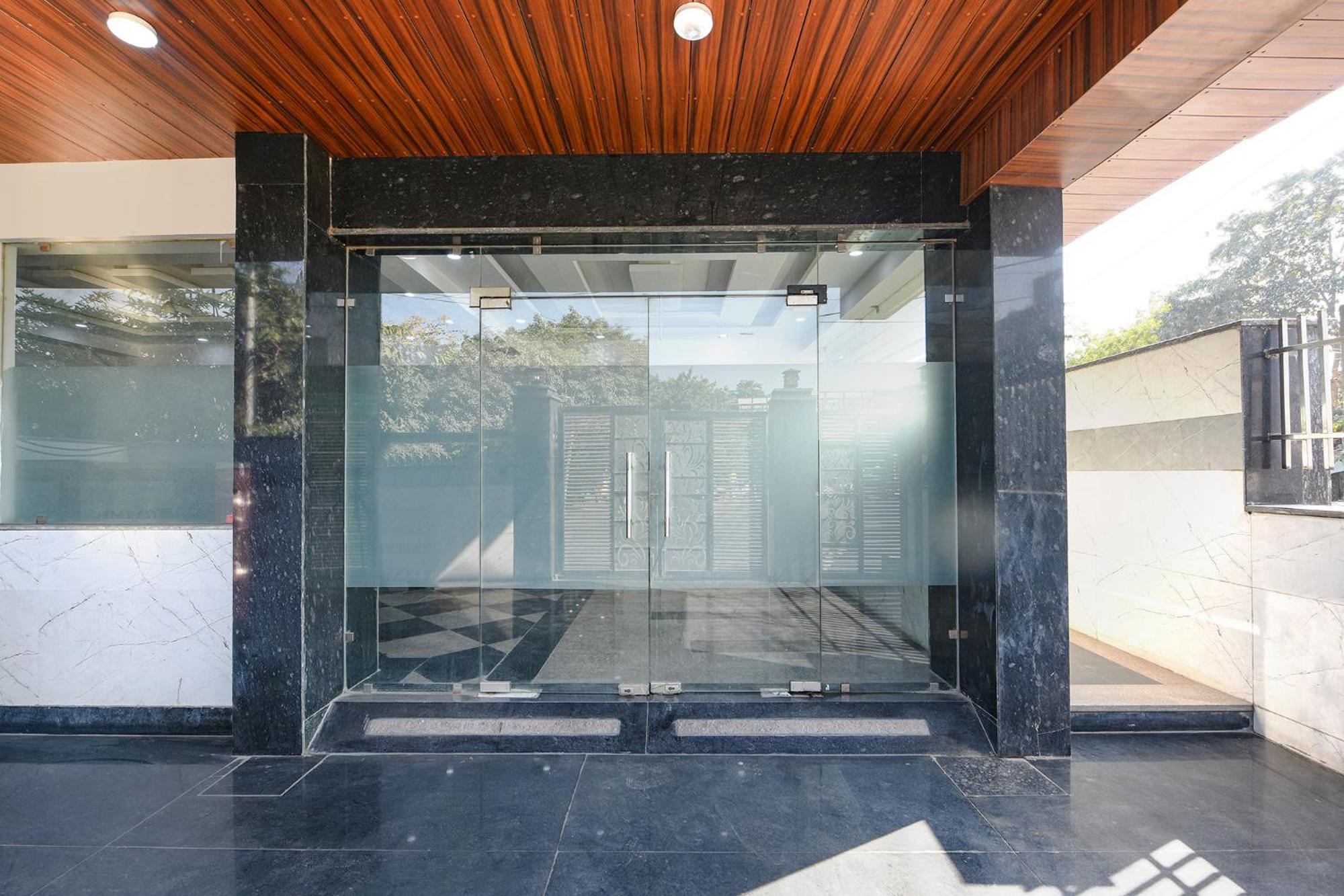 Fabhotel Vibe Noida Exterior photo