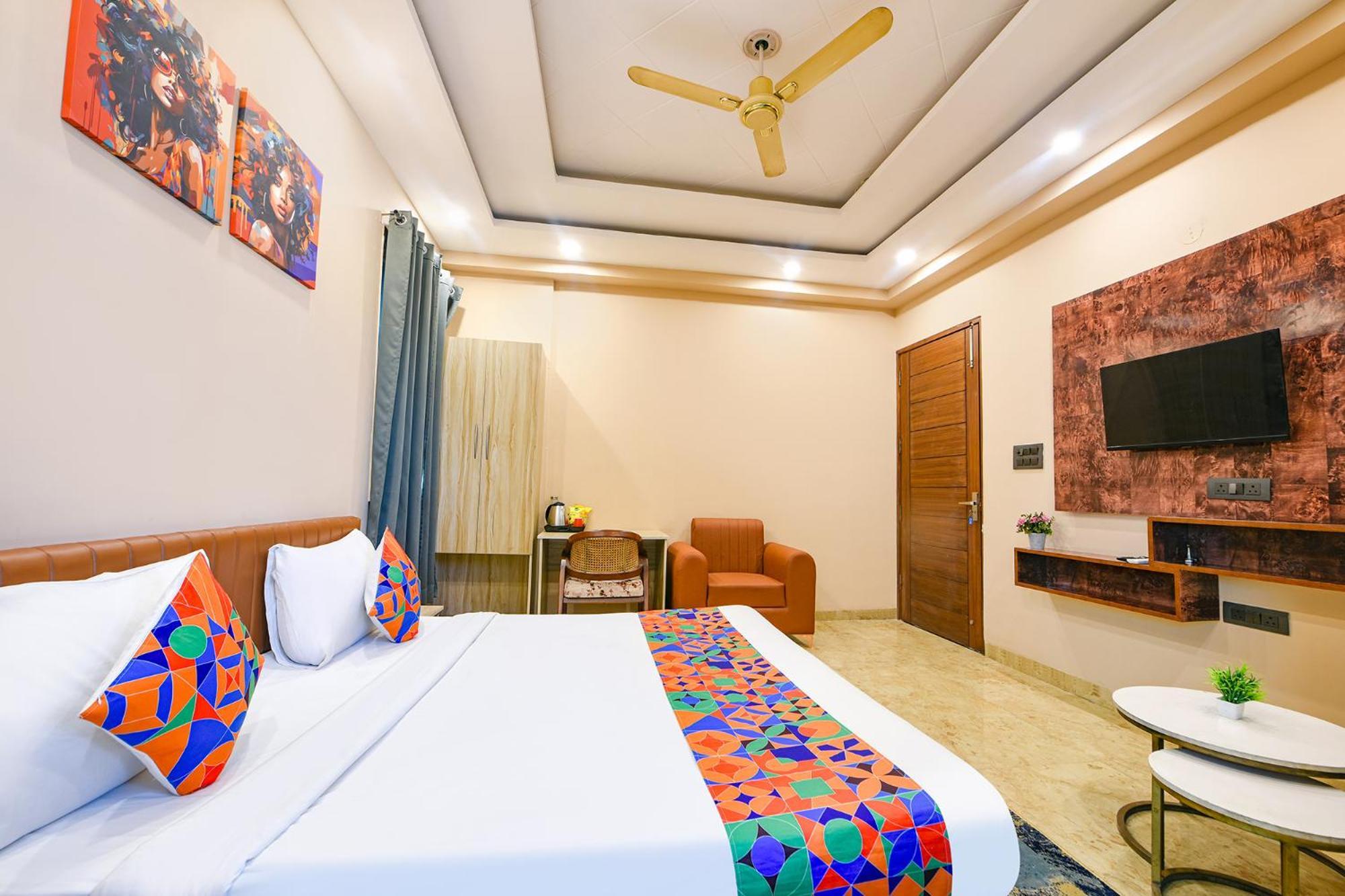 Fabhotel Vibe Noida Exterior photo