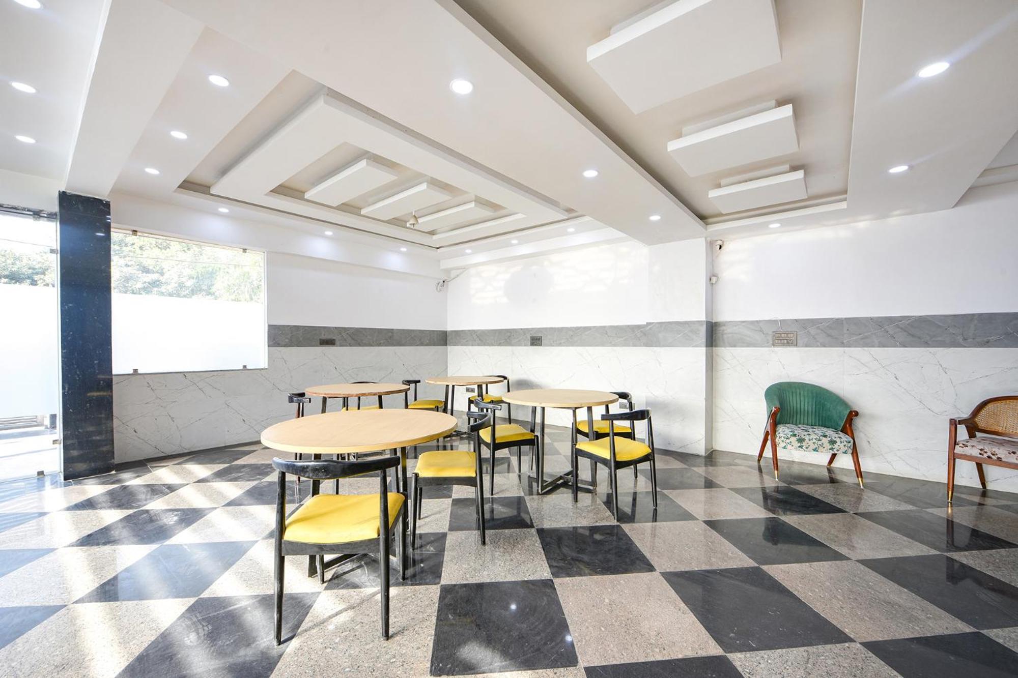 Fabhotel Vibe Noida Exterior photo