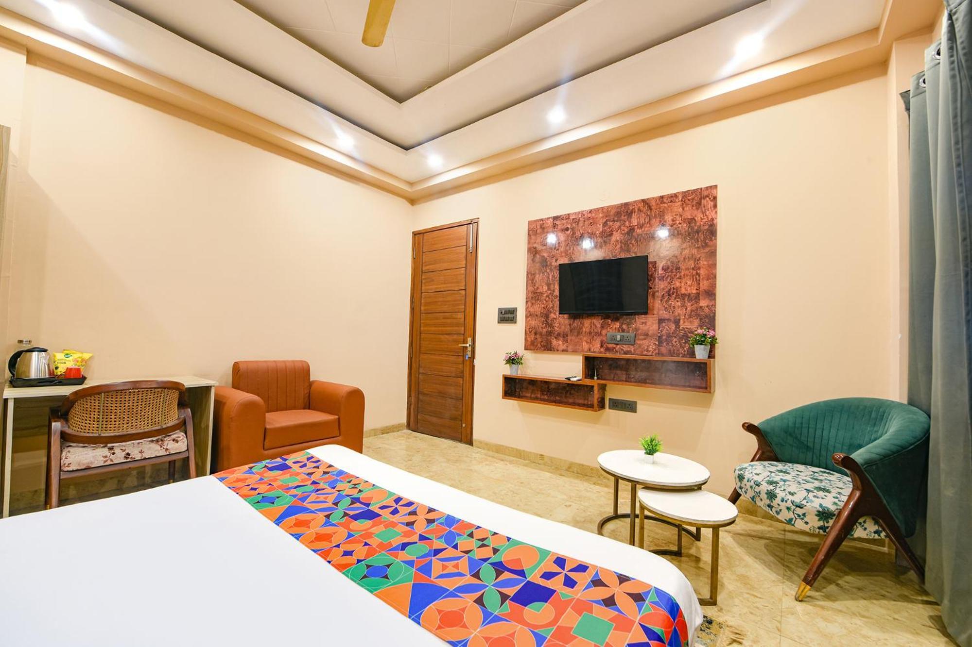 Fabhotel Vibe Noida Exterior photo